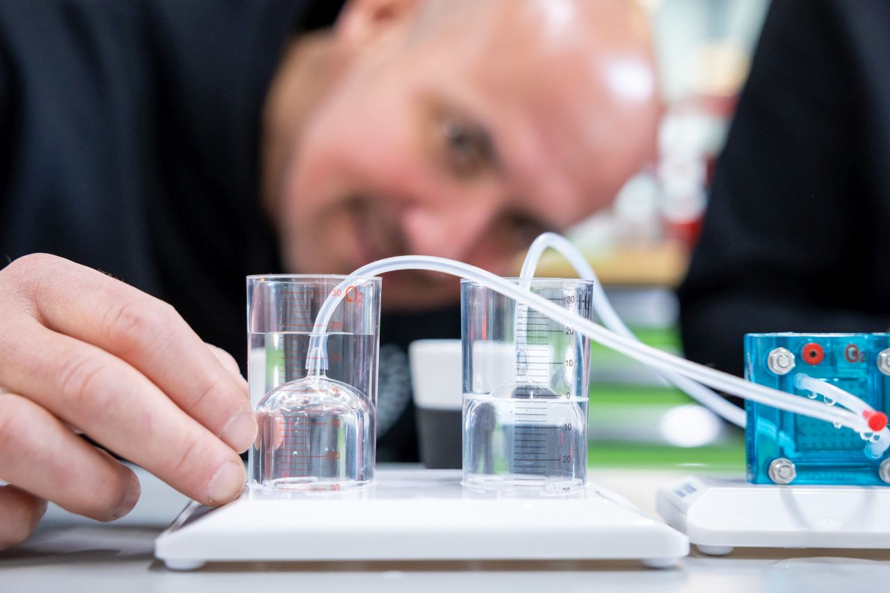 Erwachsene experimentieren